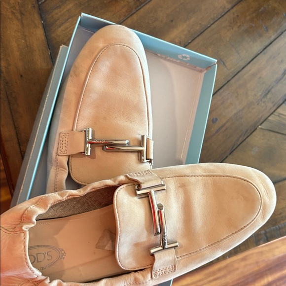 Tod's Cream Leather Double T Loafers Size 39 - Picture 1 of 7